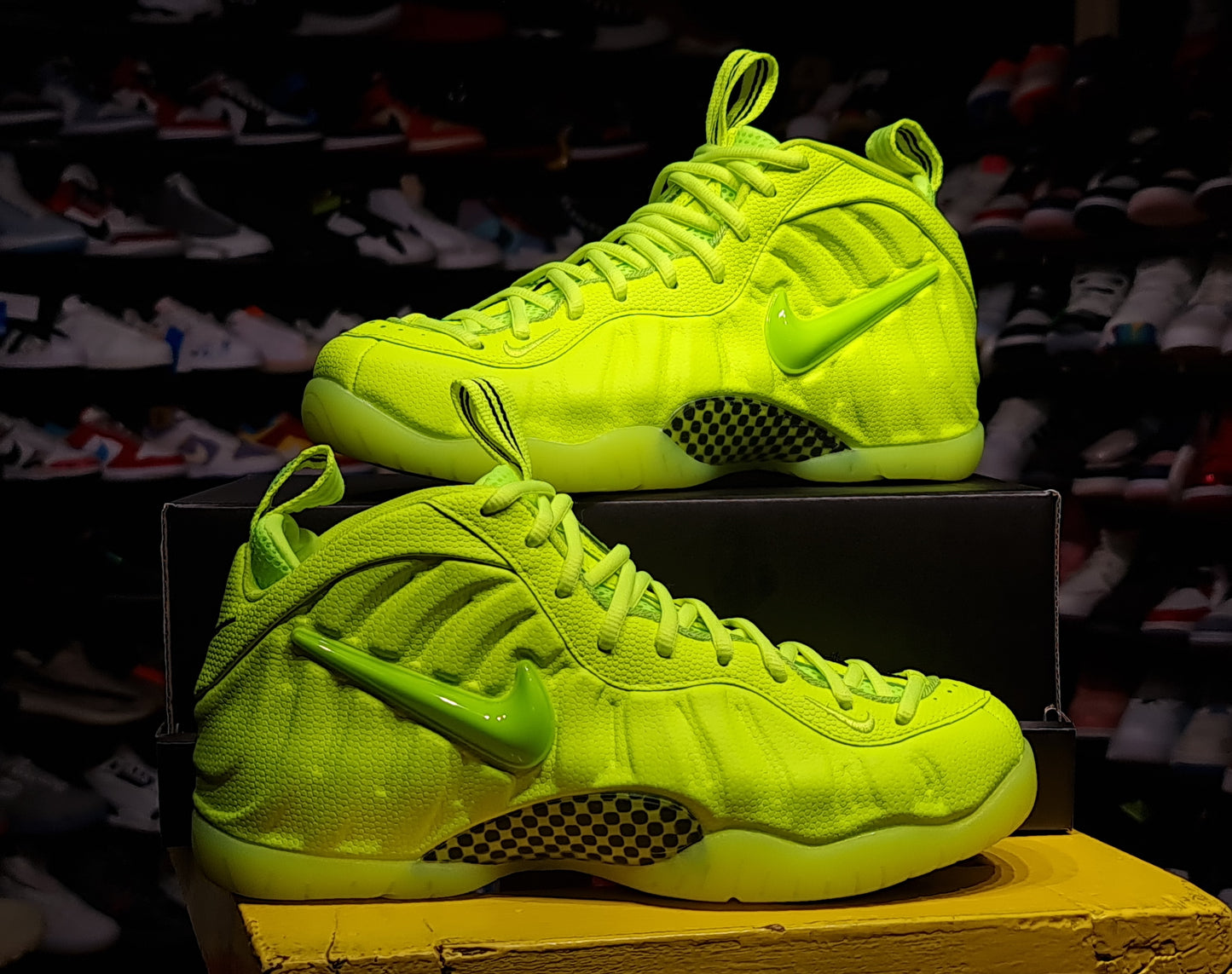 NKE FOAMPOSITE VOLT