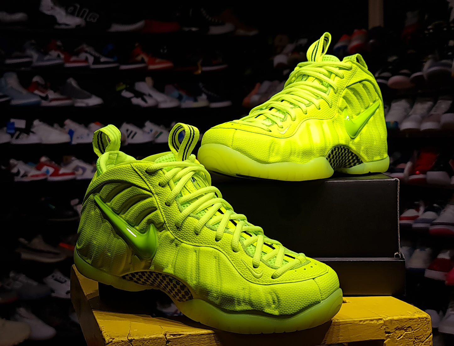 NKE FOAMPOSITE VOLT