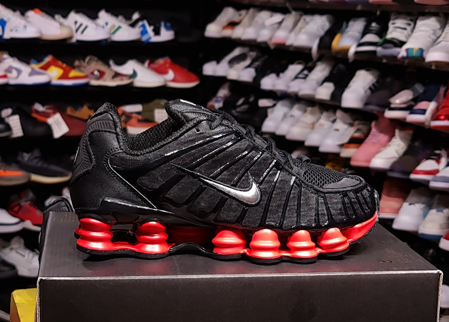 NKE SHOX TL BLACK & RED