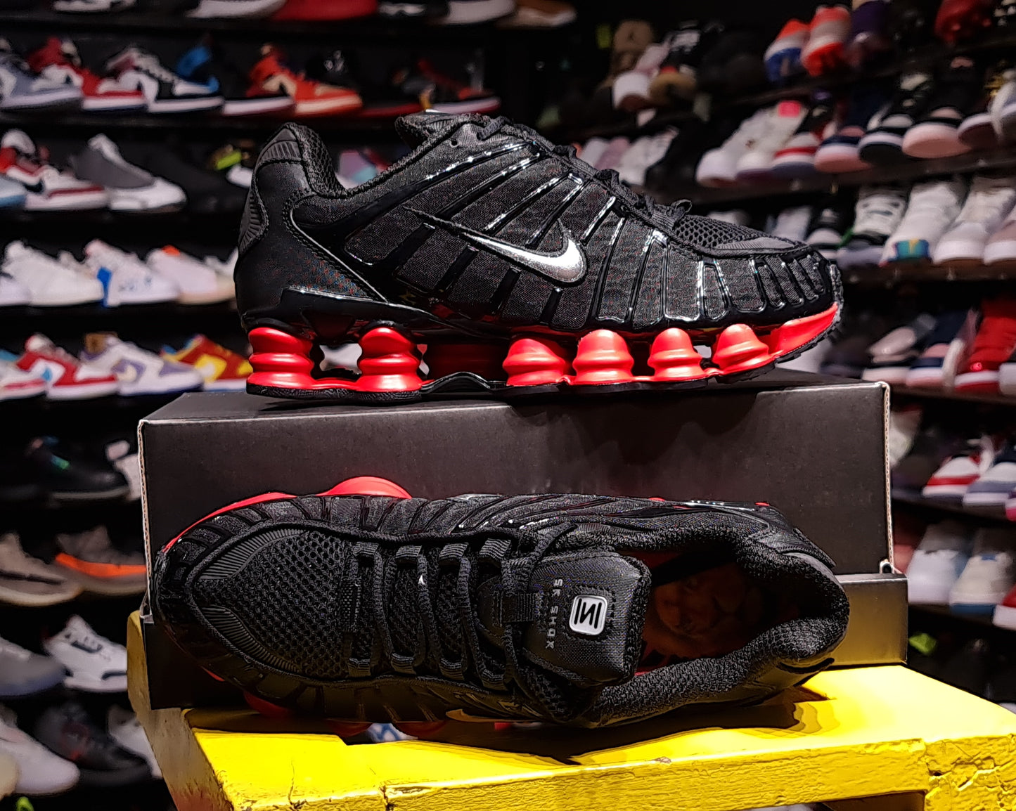 NKE SHOX TL BLACK & RED