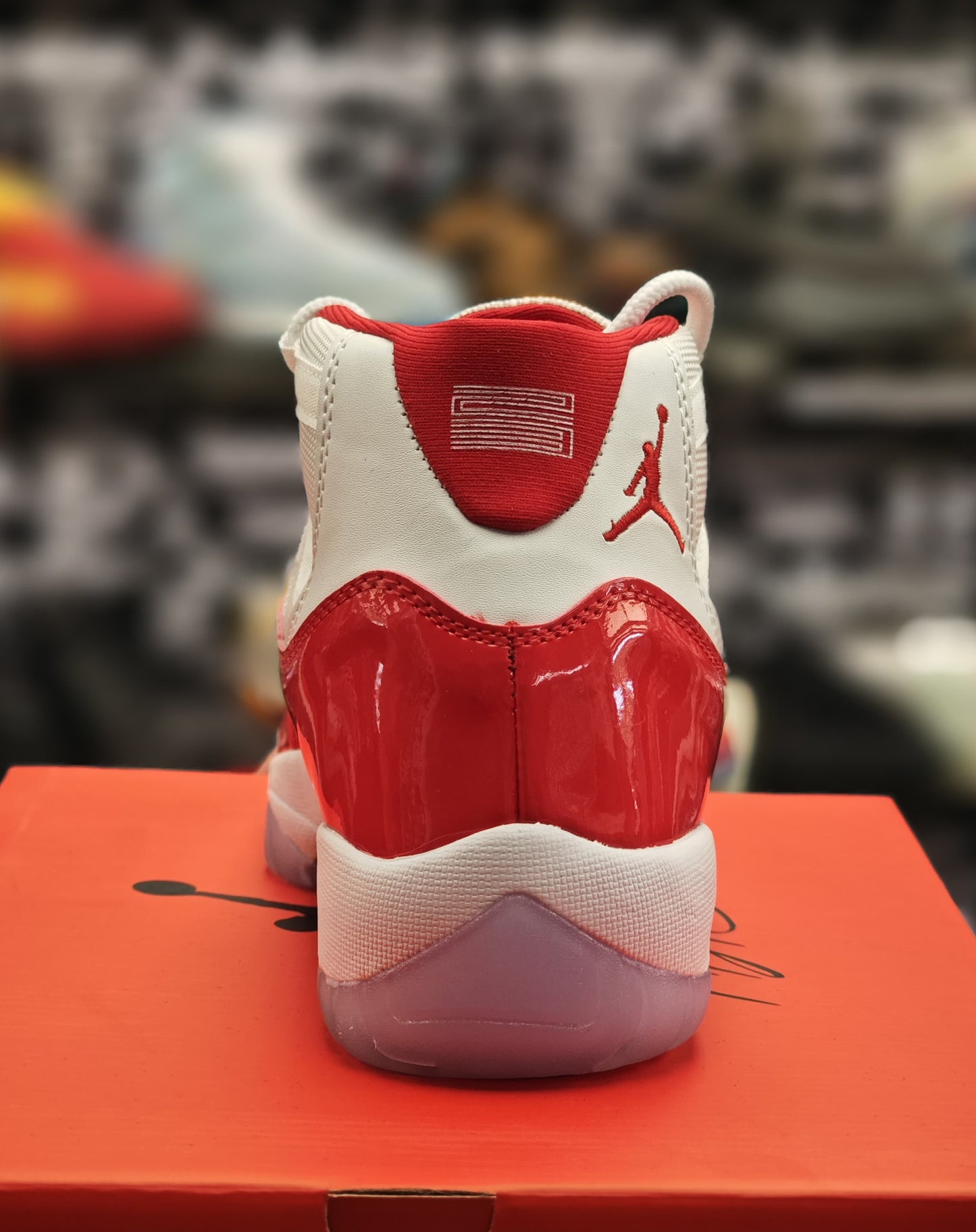 JRDN RETRO 11 CHERRY