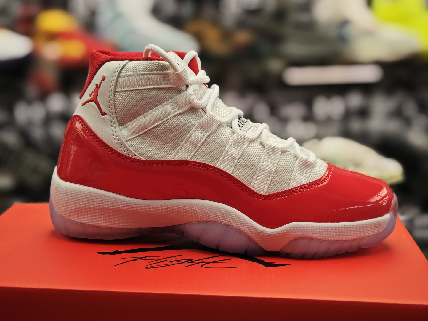 JRDN RETRO 11 CHERRY