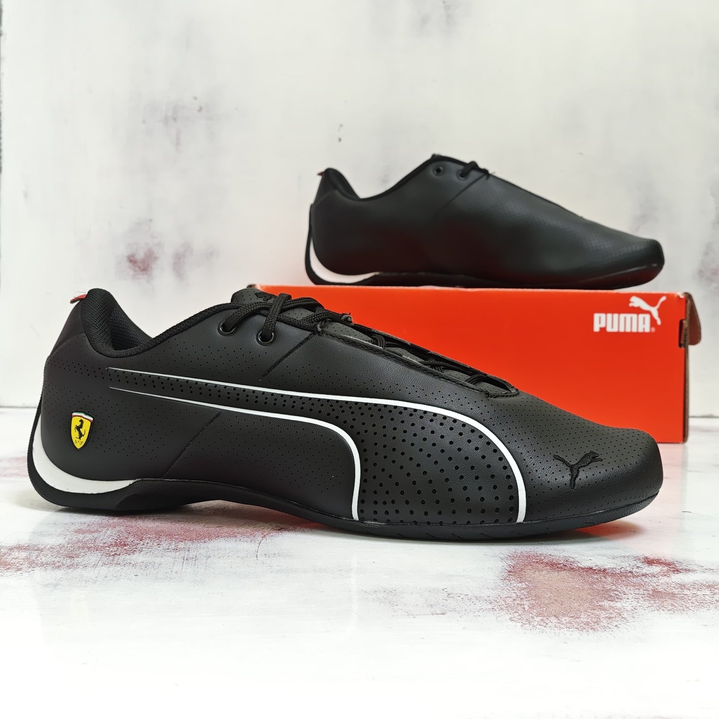 PMA FERRARI FUTURE CAT ULTRA BLACK & WHITE