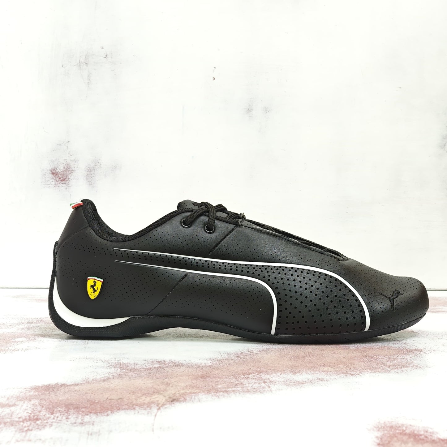 PMA FERRARI FUTURE CAT ULTRA BLACK & WHITE