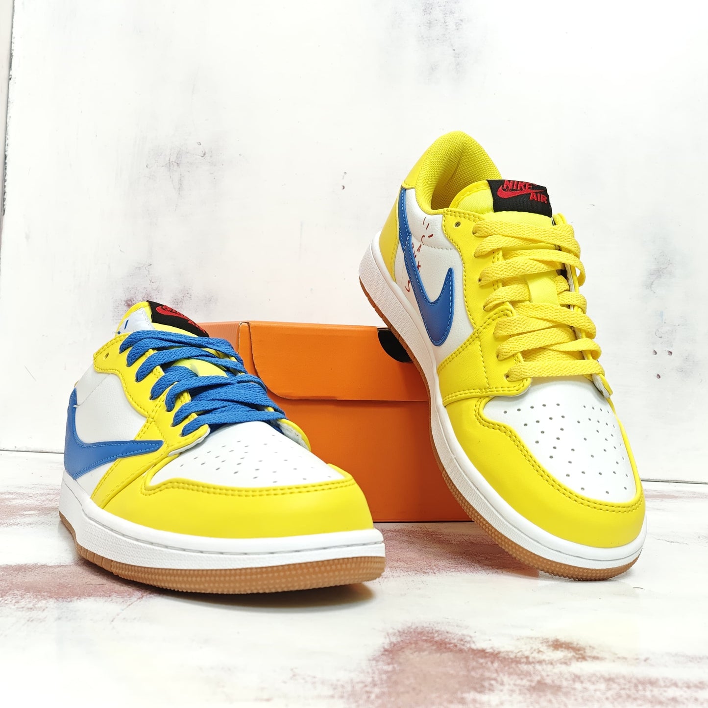 NKE RETRO 1 LOW TRAVIS SCOTT CANARY