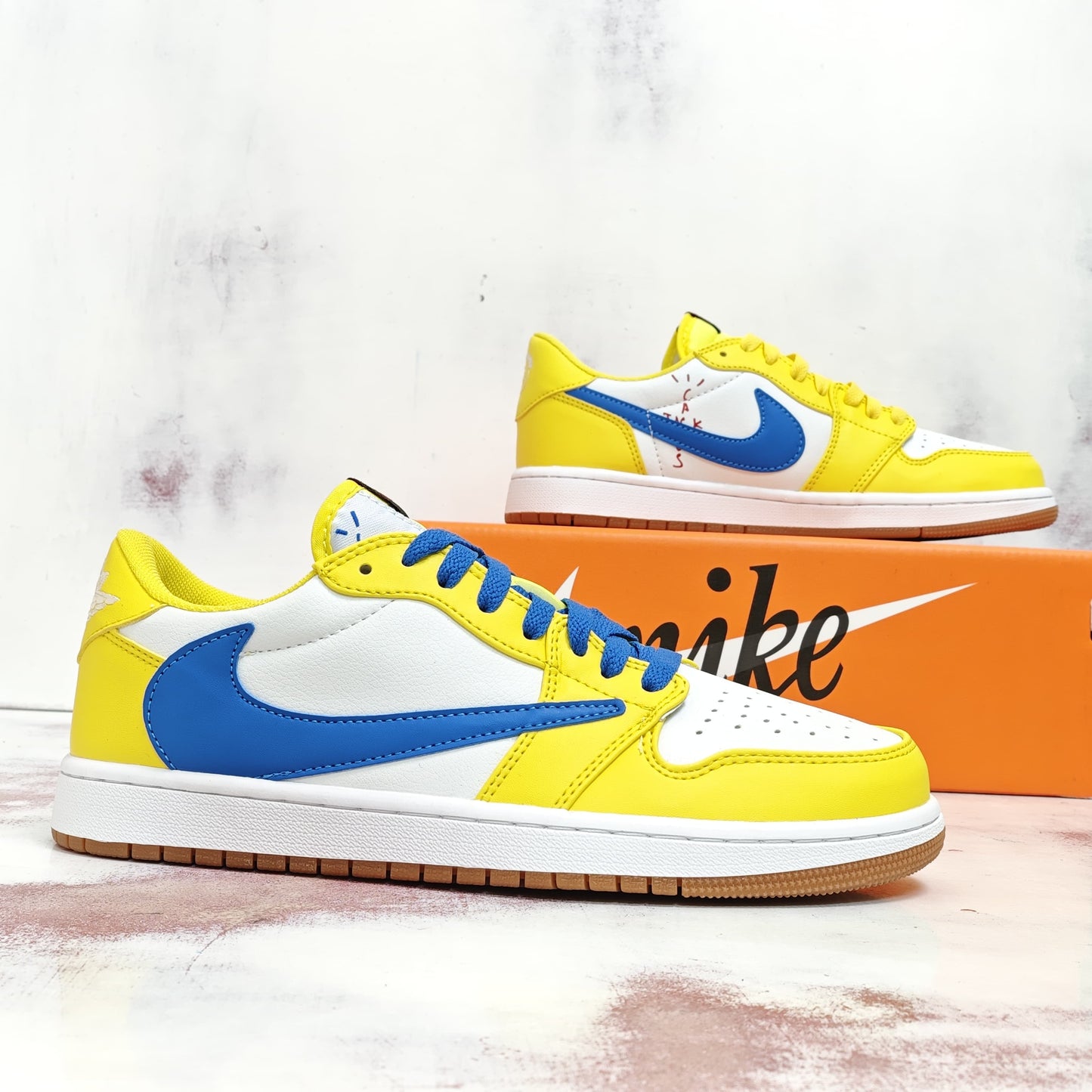 NKE RETRO 1 LOW TRAVIS SCOTT CANARY