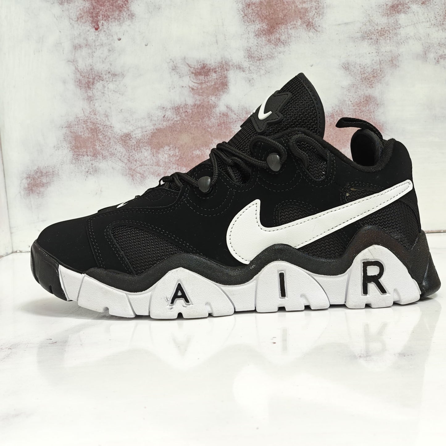 NKE AIR BARRAGE LOW BLACK WHITE