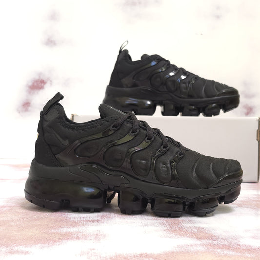 NKE AIR VAPORMAX PLUS BLACK