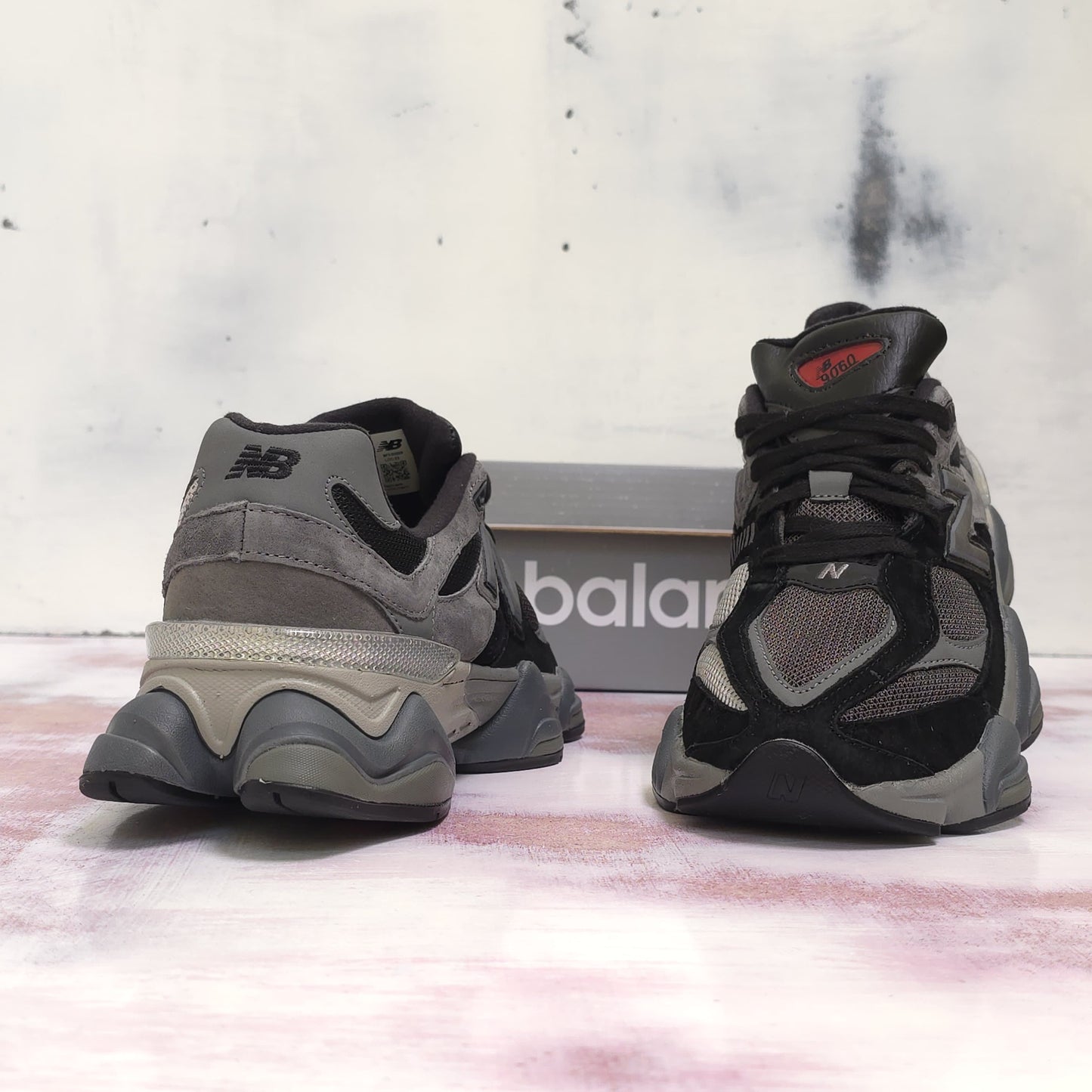 NW BALANCE 9060 BLACK AND GREY