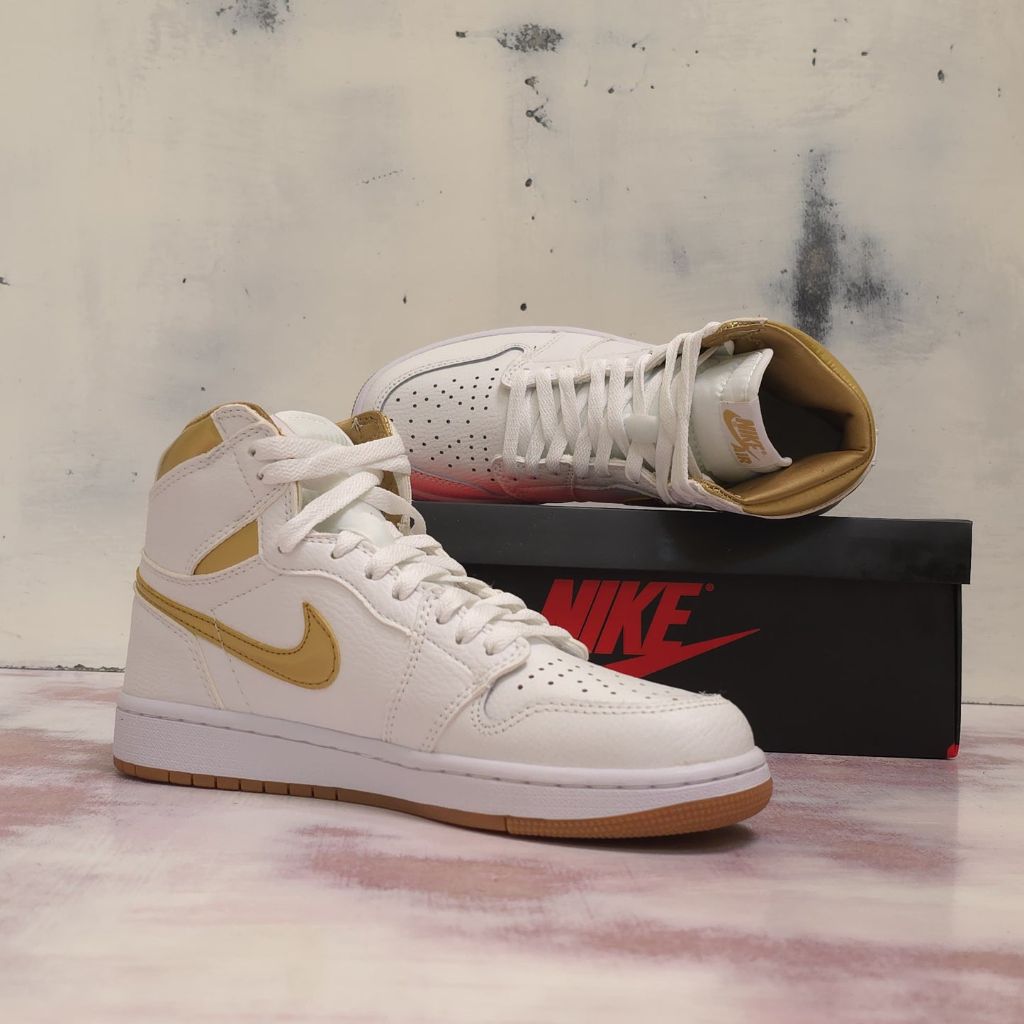 JRDN RETRO 1 METALLIC DORADO