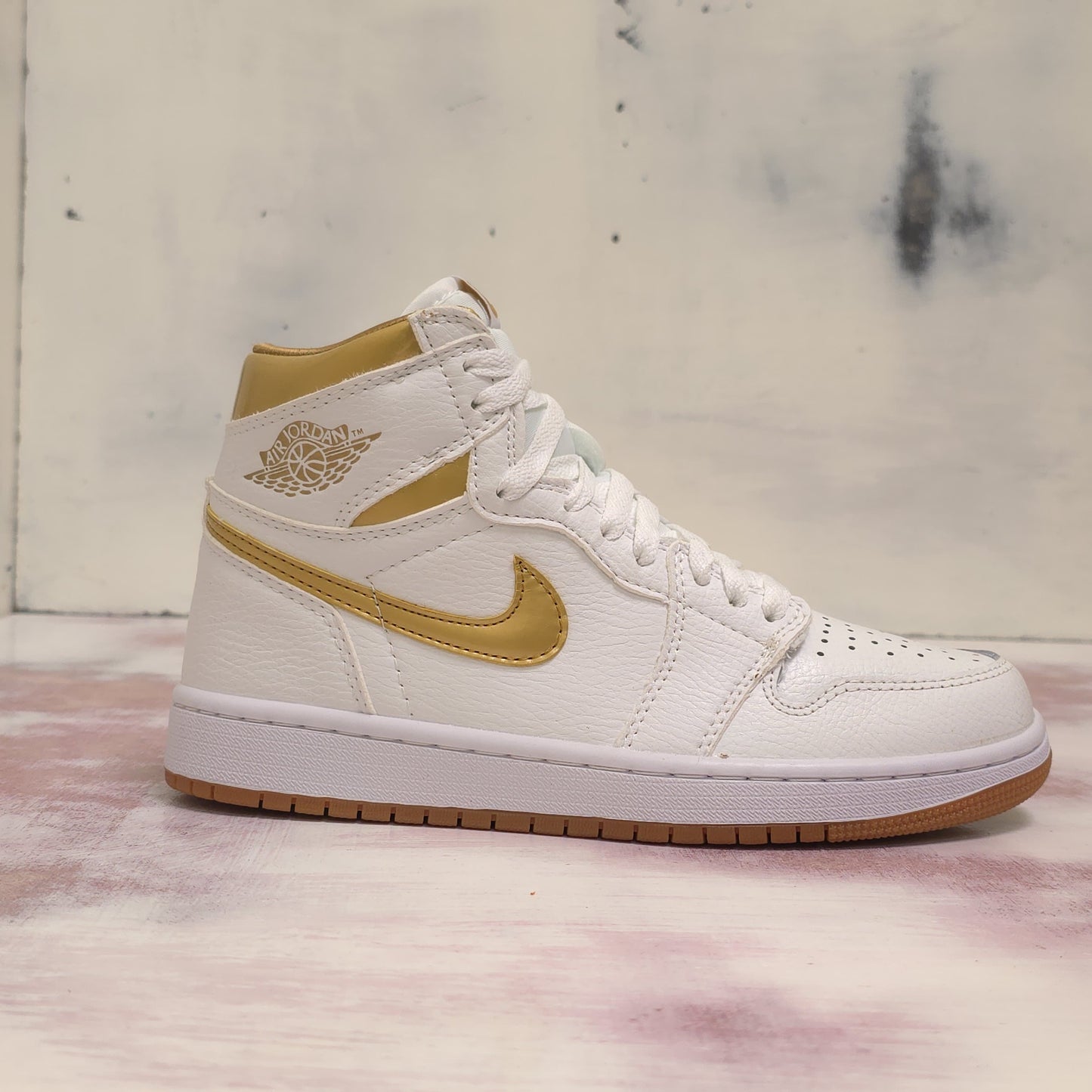 JRDN RETRO 1 METALLIC DORADO