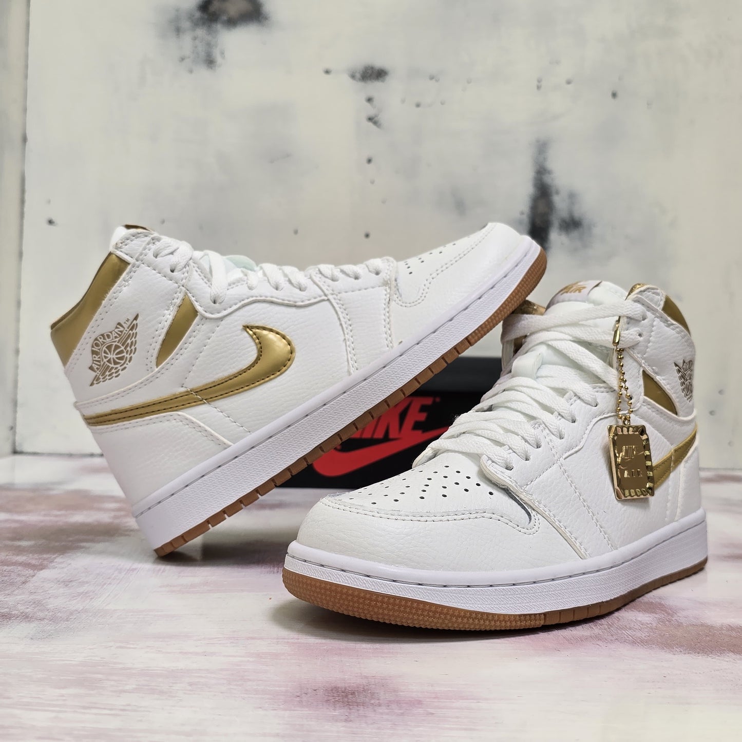 JRDN RETRO 1 METALLIC DORADO