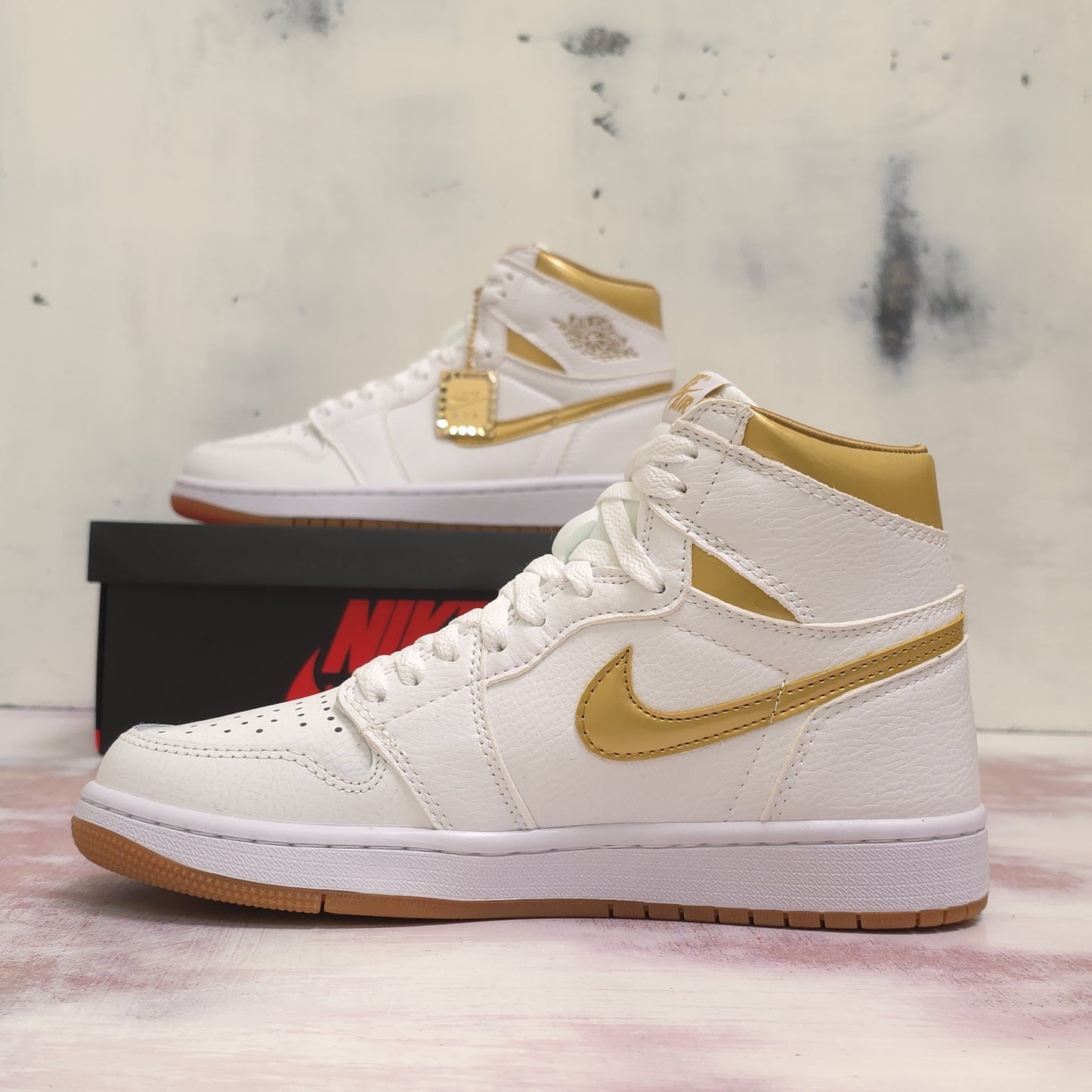 JRDN RETRO 1 METALLIC DORADO