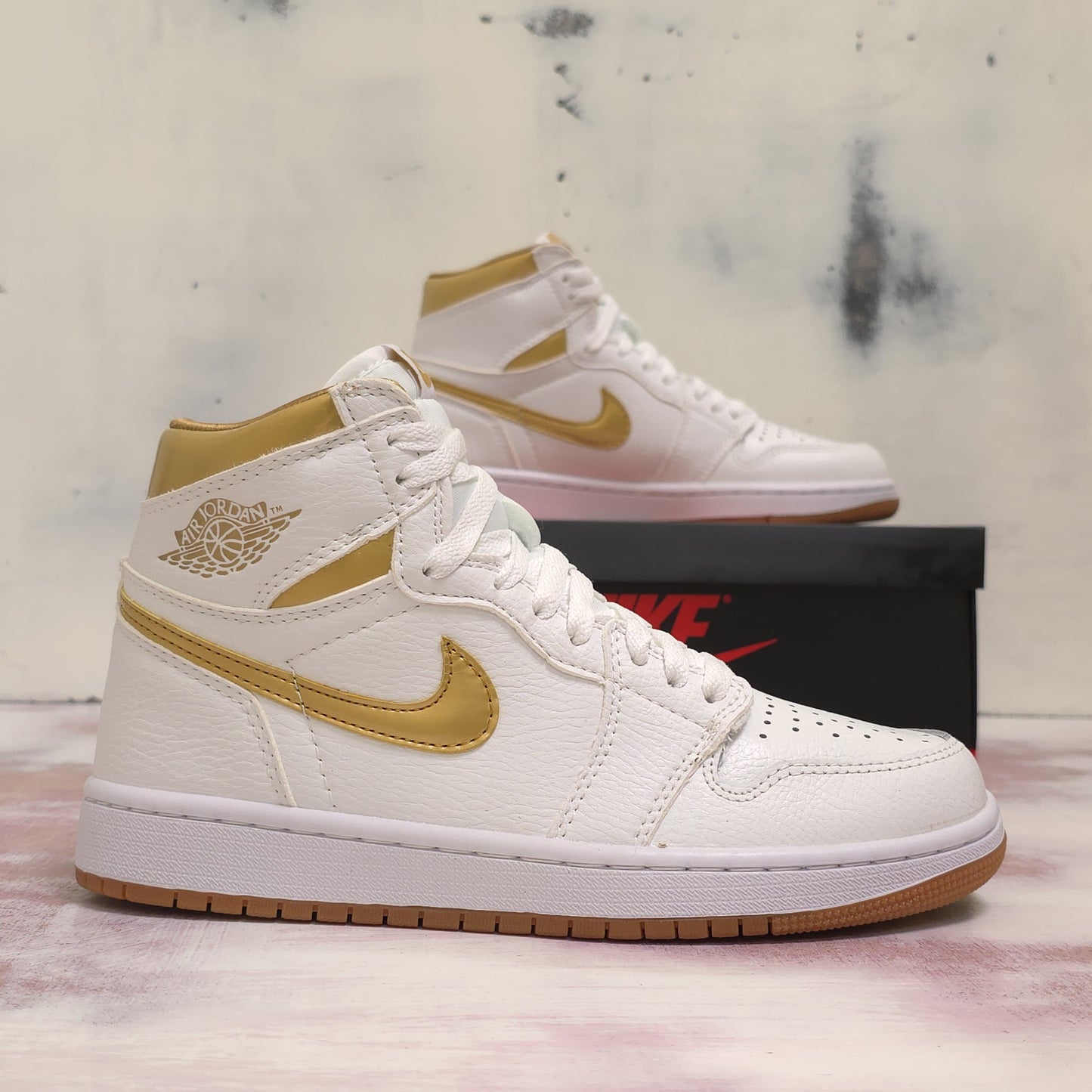 JRDN RETRO 1 METALLIC DORADO