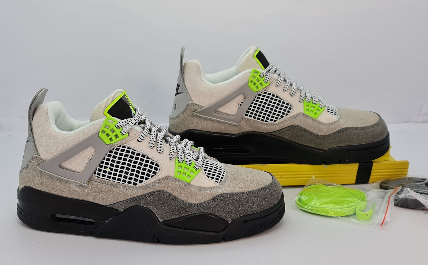 JRDN RETRO 4 95 NEON