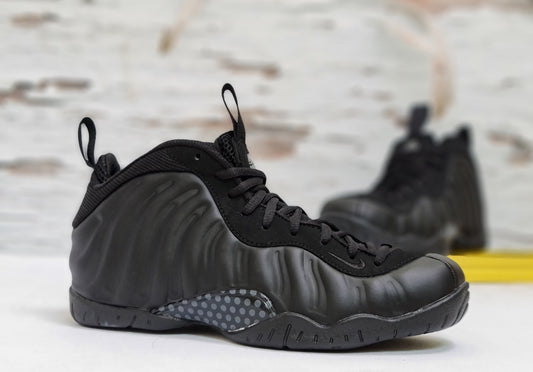 NKE AIR FOAMPOSITE ONE BLACKOUT