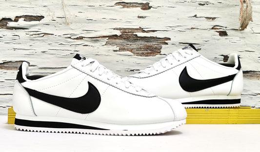 NKE CORTEZ WHITE & BLACK