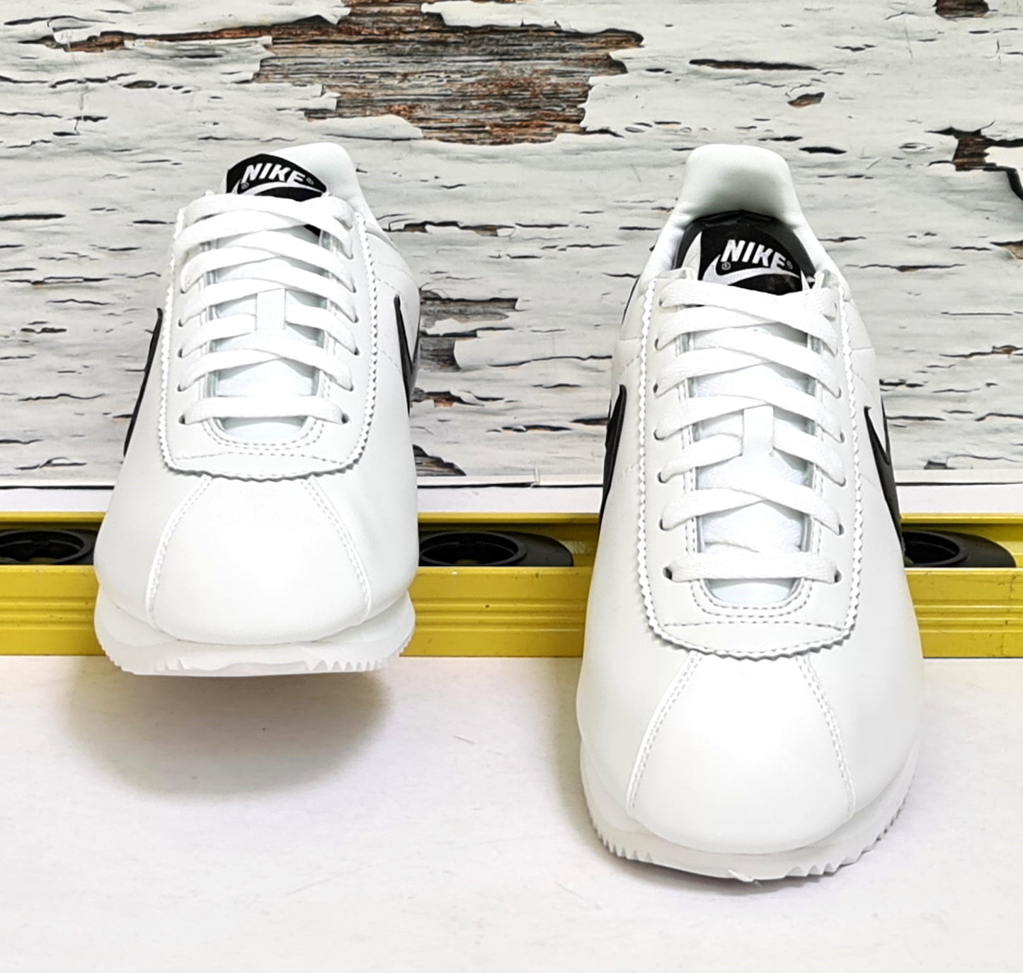 NKE CORTEZ WHITE & BLACK