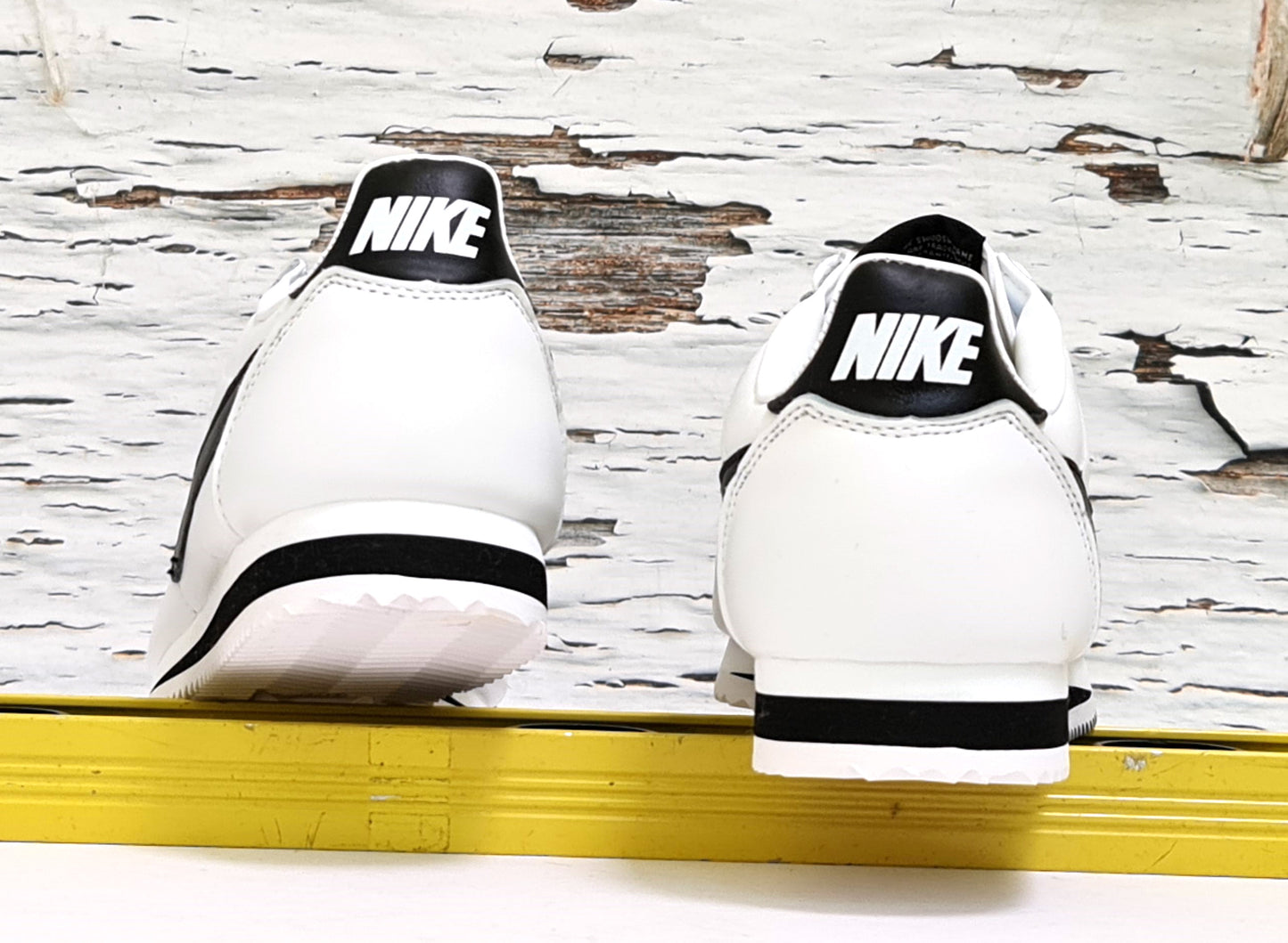 NKE CORTEZ WHITE & BLACK