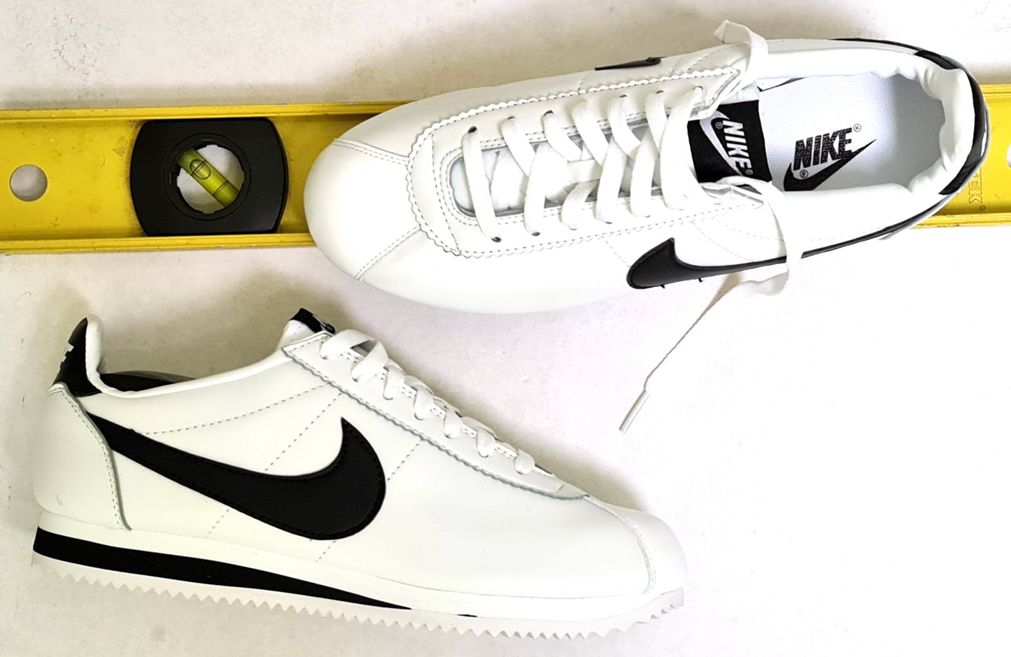 NKE CORTEZ WHITE & BLACK