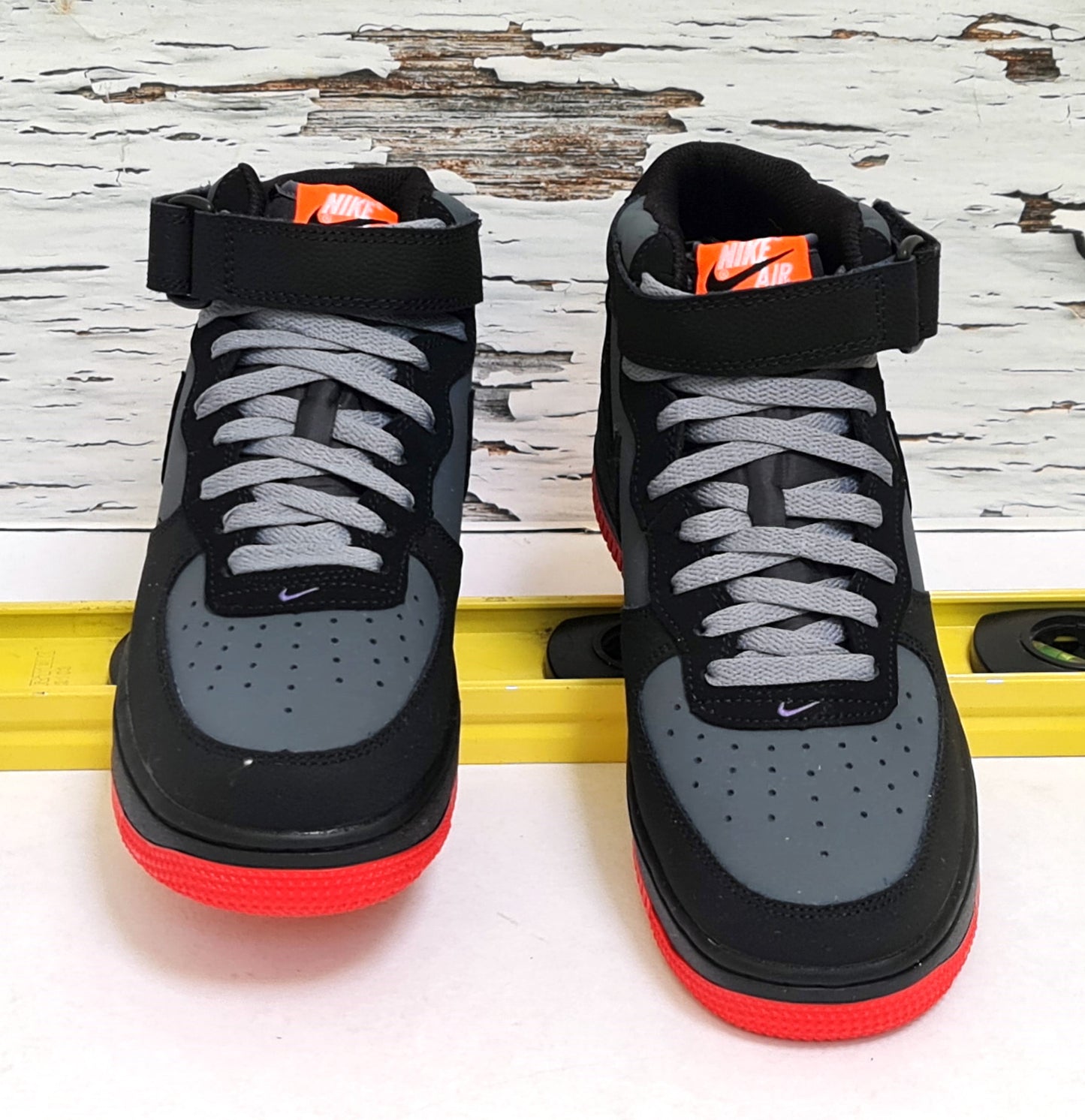 NKE AIR FORCE ONE MID HOT LAVA