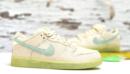 NKE SB DUNK LOW MOMIA