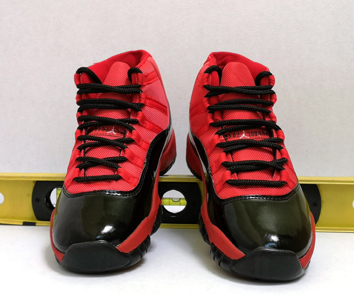 JRDN RETRO 11 RED BLACK