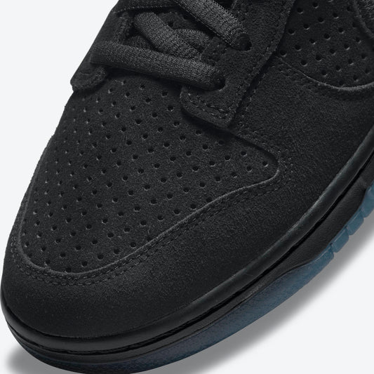 NKE SB UNDEFEATED 5 IN THE BLACK